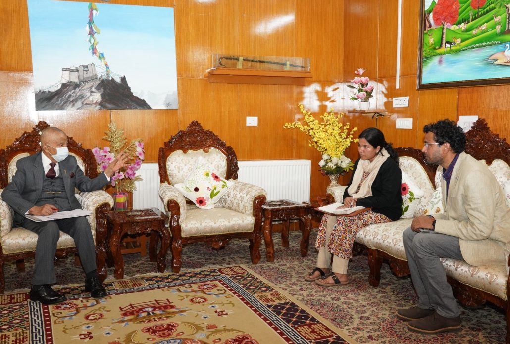 202506041993330879-300x203